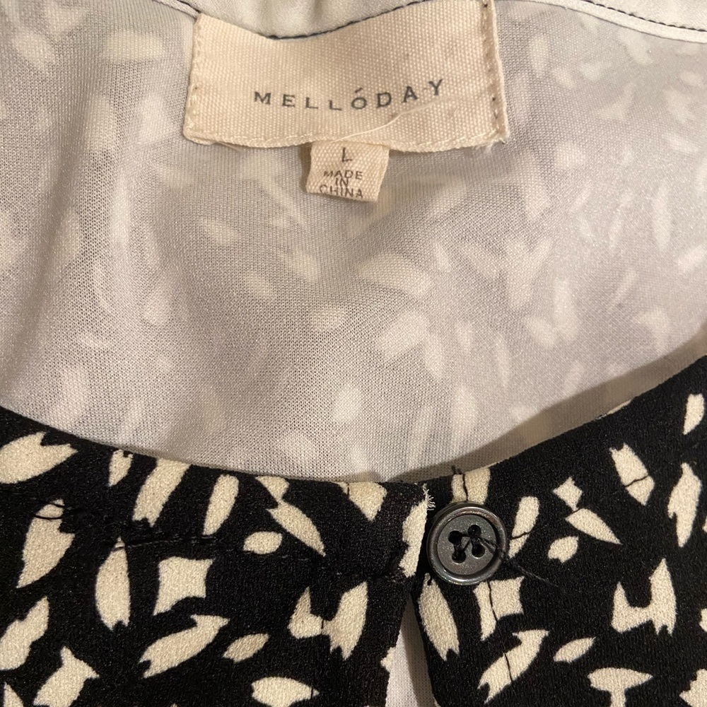 𝅺MELLODAY Black and Cream Top - Picture 7 of 10